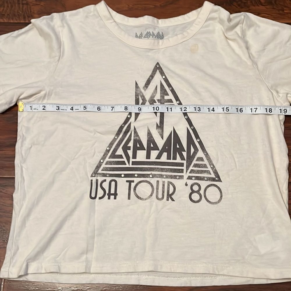 Def Leppard Sheer Studded Off White Graphic Shirt - Picture 5 of 9